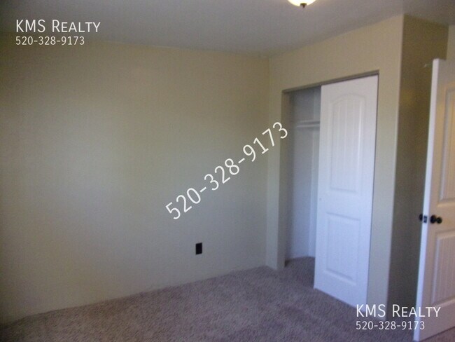 Building Photo - 5625 S Irving Dr