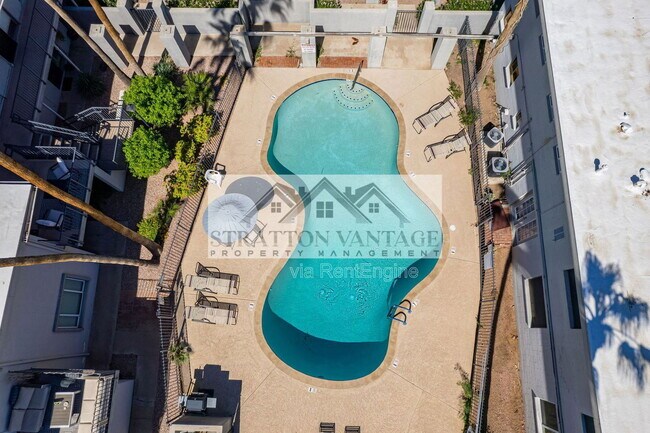 Building Photo - 4114 E Calle Redonda