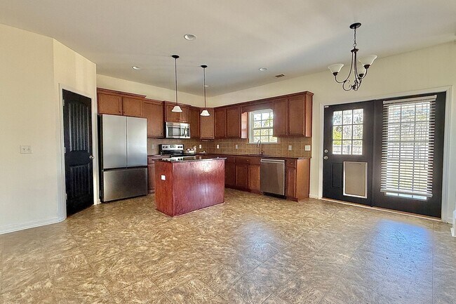 Building Photo - AVAILABLE NOW! (Small Pets Only)