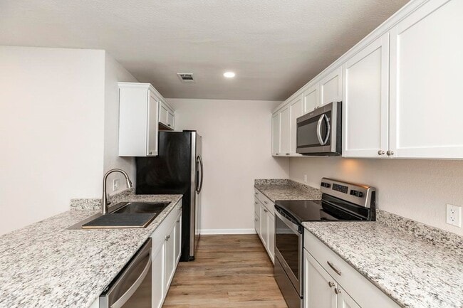 Building Photo - 8930 Manion Dr