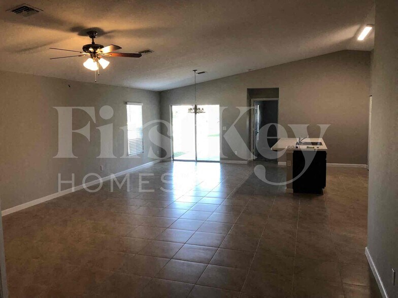 Building Photo - 1773 SW Cannon Ave