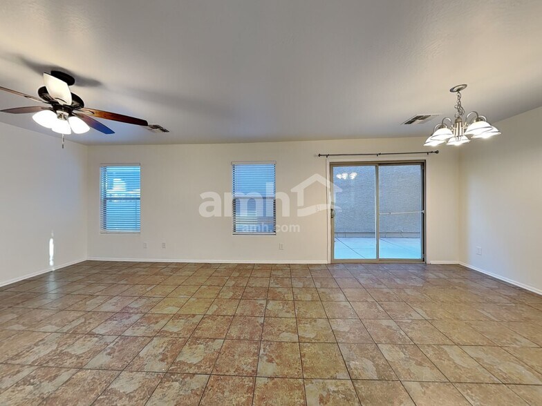 Building Photo - 1033 S Deerfield Ln