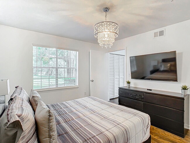 Building Photo - Westpointe Boulevard, Orlando, FL 32835 - 1 BR 1 BA condo