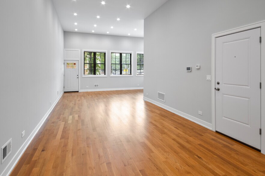 Building Photo - 1339 N Noble St