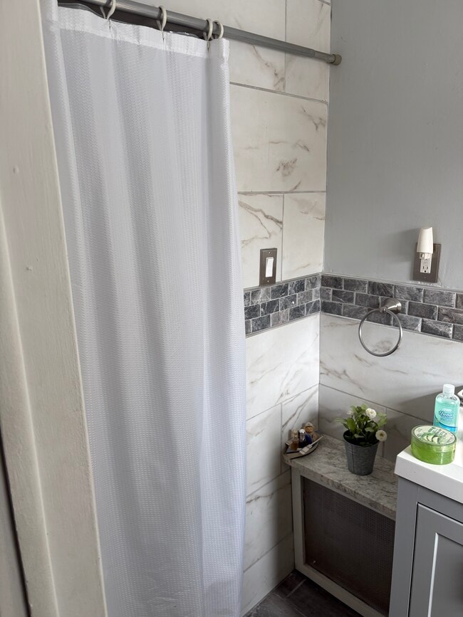 Building Photo - 1101 Forest Dr