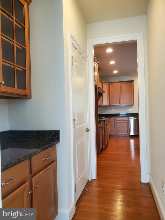 Building Photo - 411 Greenebaum Ln
