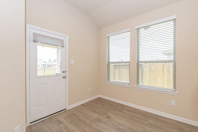 Building Photo - 14657 E Pine Heart Dr