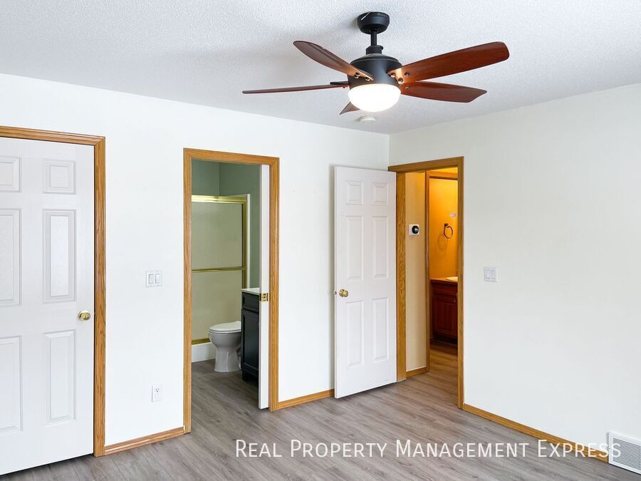 Building Photo - 4 Bedroom 3.5 Bathroom Single Family Townh...