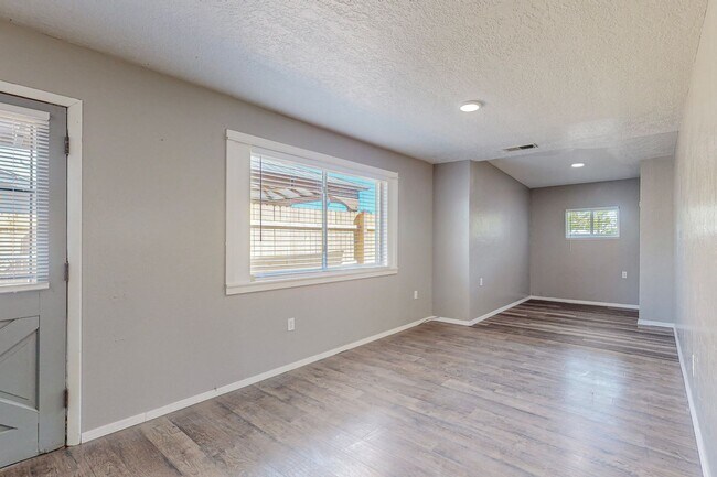 Building Photo - 2830 Floral Rd NW