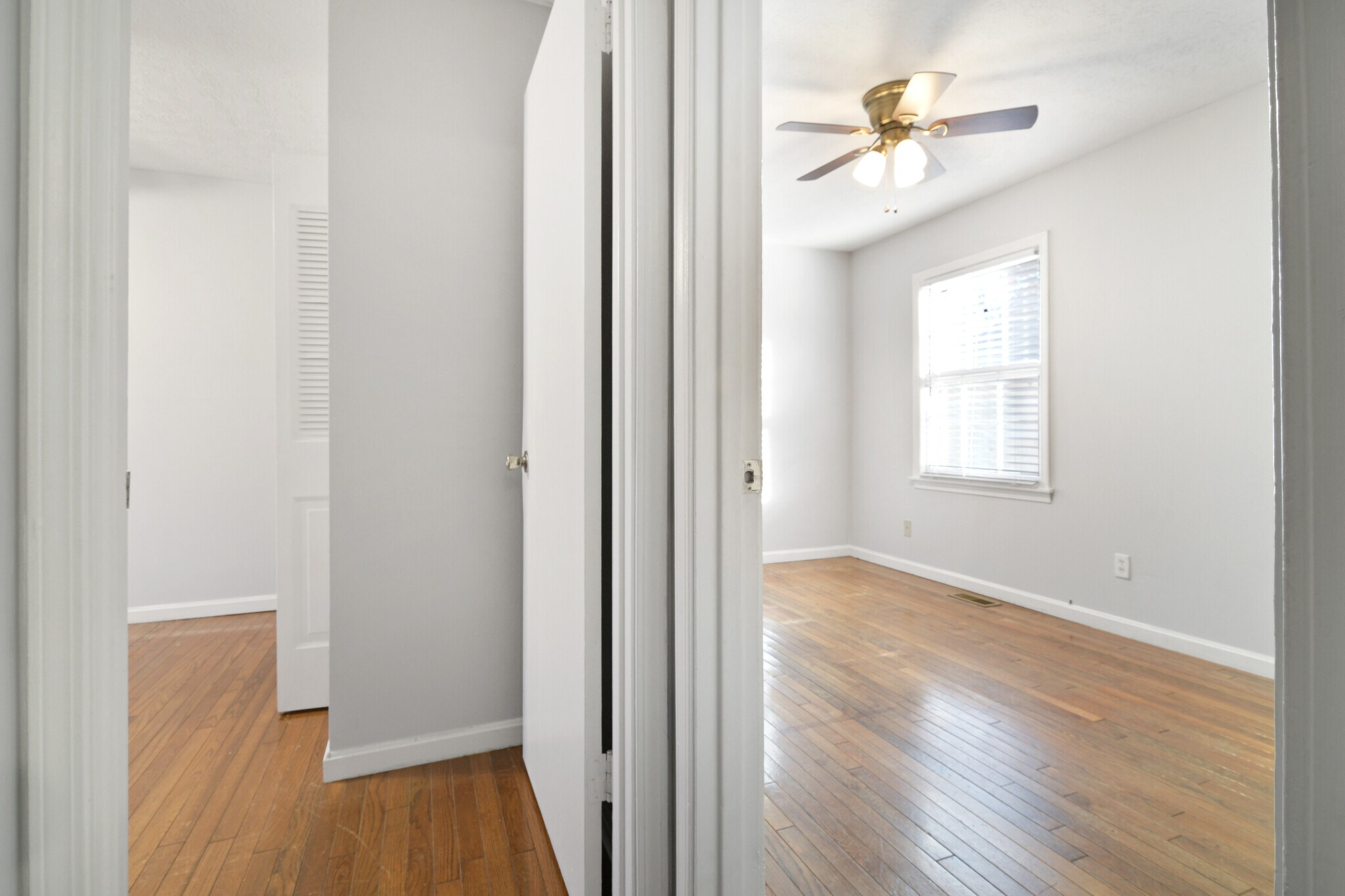 Building Photo - 402 W Hill St