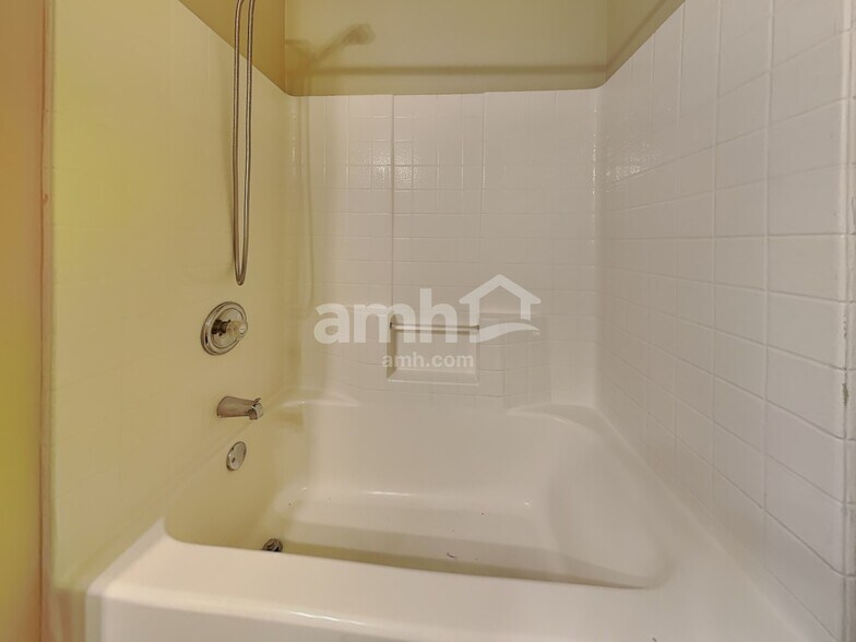 Building Photo - 249 Longleaf Cir