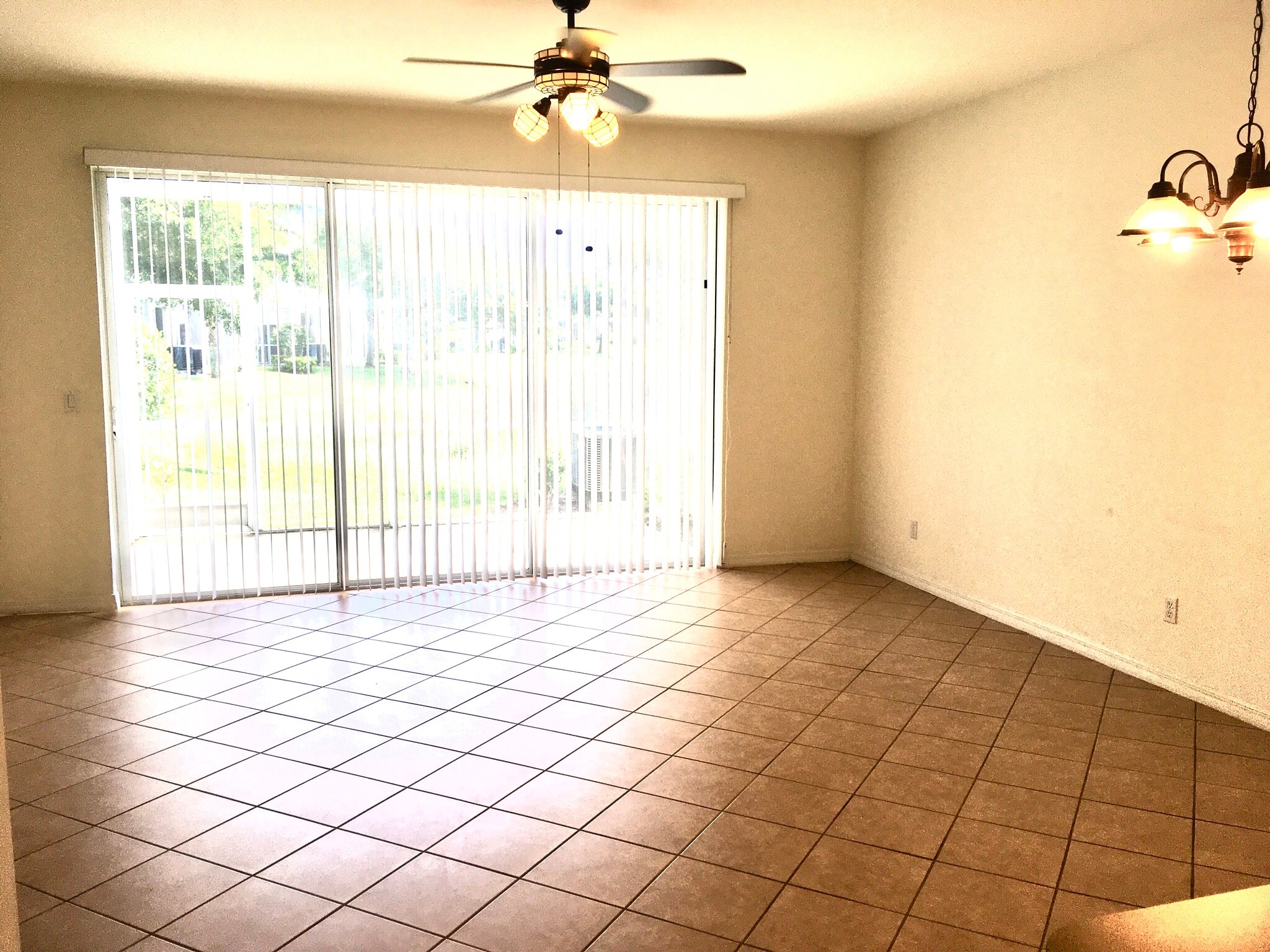 Building Photo - 8361 Village Edge Cir