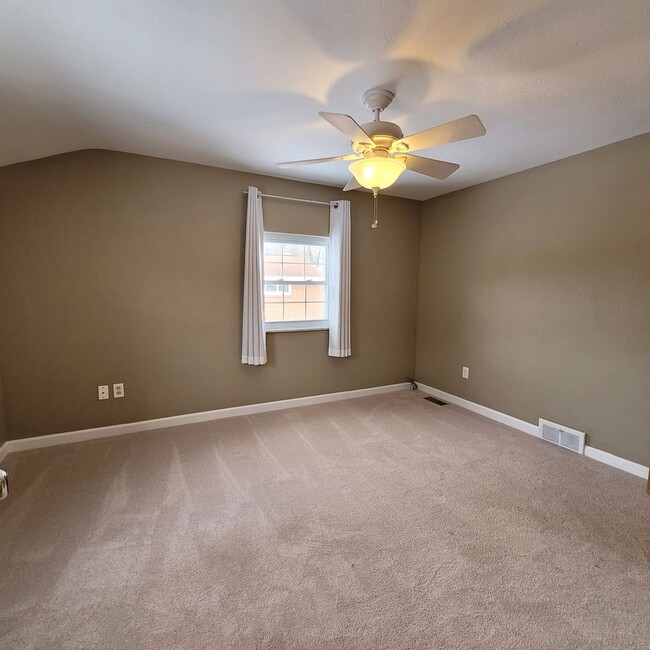 Building Photo - Upper St. Clair 4 Bedroom Home - In ground...