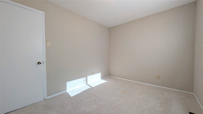 Building Photo - 3356 Clemens Dr