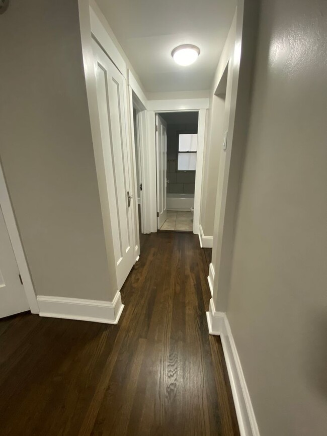 Building Photo - Large newly renovated 2 bedroom condo