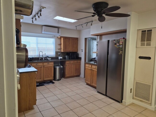 Building Photo - 1516 Lincoln Ave