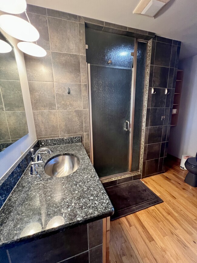 Building Photo - 413 N 2nd St