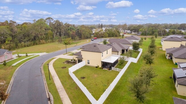 Building Photo - FULLY FENCED BACK YARD!