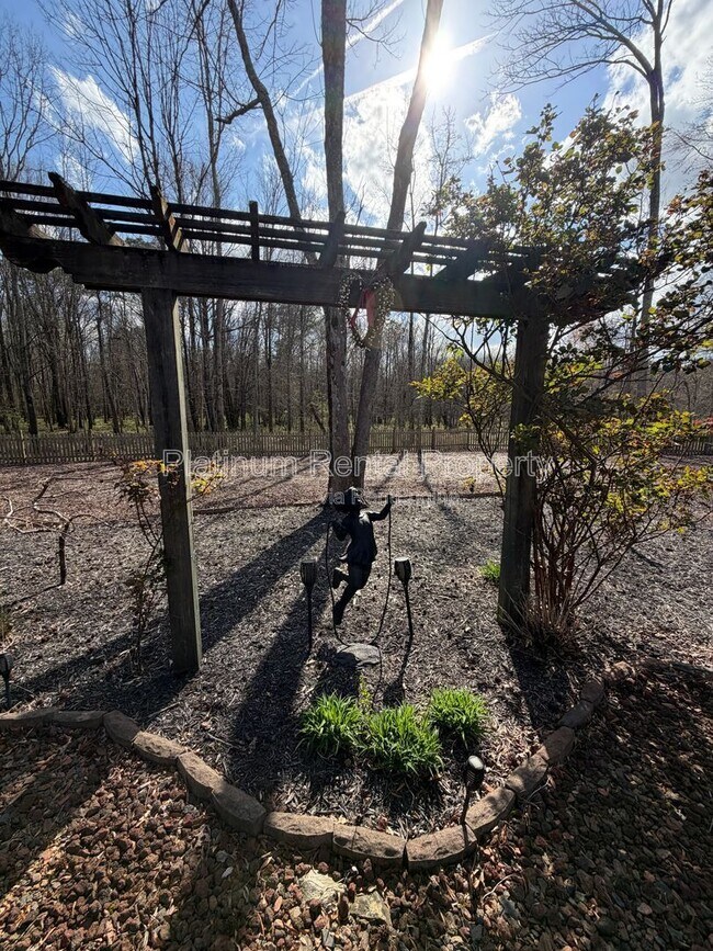 Building Photo - 7020 Grassmoor Grange Way