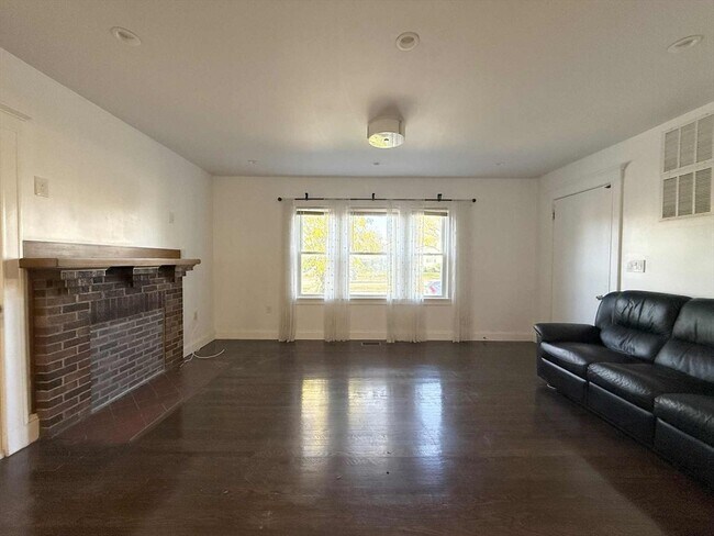 Building Photo - 239 Quincy Shore Dr