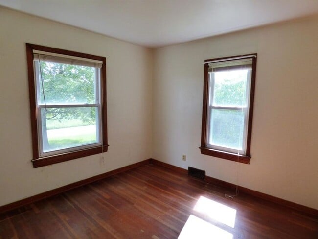 Building Photo - Adorable 2BR, 1BA Single Family Home