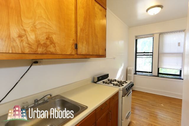 Building Photo - 4631 N Paulina St