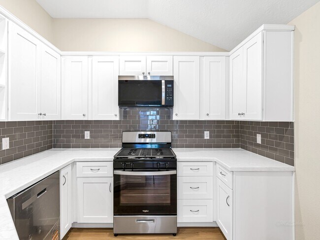 Building Photo - 9254 Autumnsong Dr