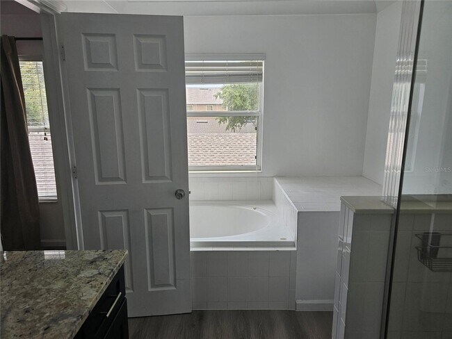 Building Photo - 9153 Oak Fern Dr