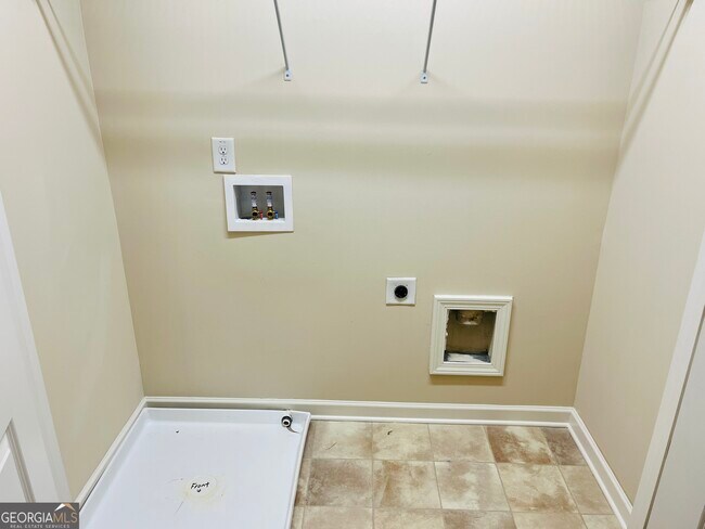 Building Photo - 261 Stillwood Dr