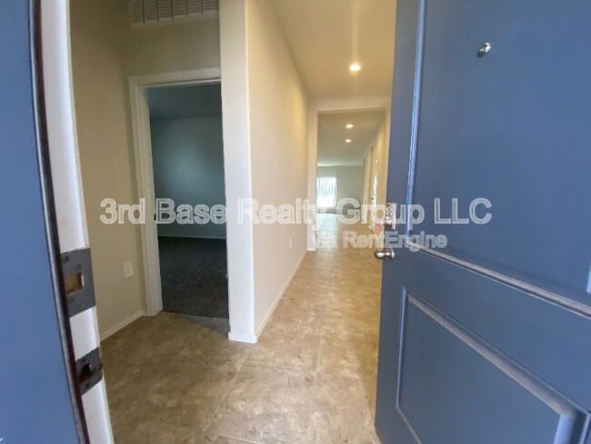 Building Photo - 24427 W Pueblo Ave