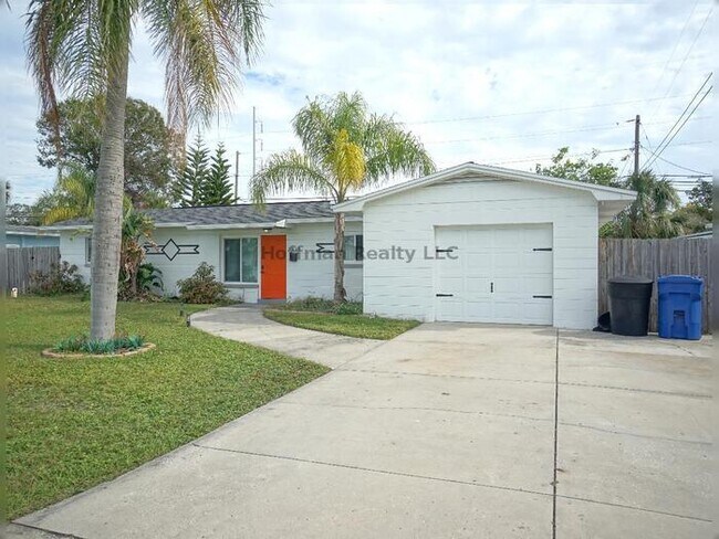 Building Photo - 3-Bedroom Pool Home in St. Pete