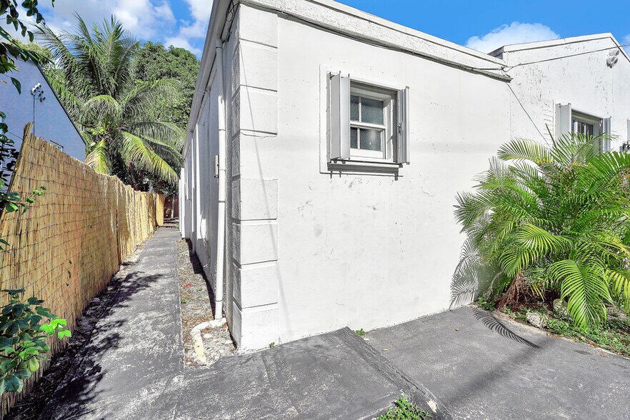 Building Photo - 47 NW 45th Ave