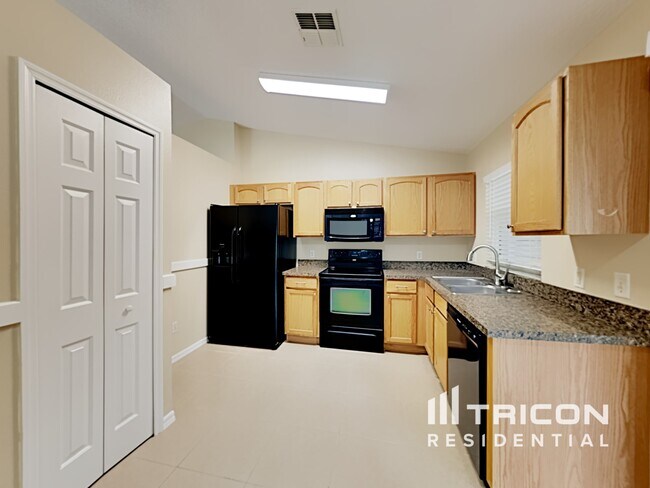 Building Photo - 1583 Naples Cir
