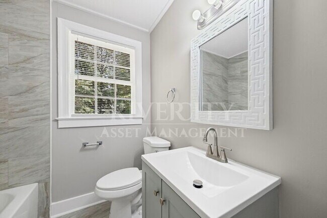 Building Photo - HUGE 4 BED 2 BATH PROPERTY!!!!!! SECTION 8...