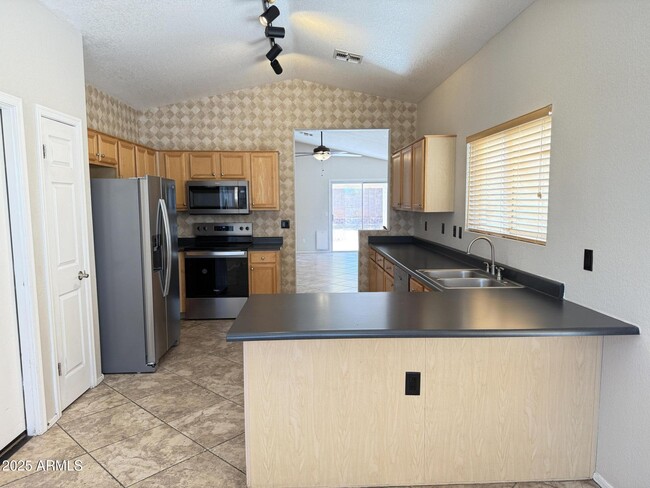 Building Photo - 3518 W Charlotte Dr