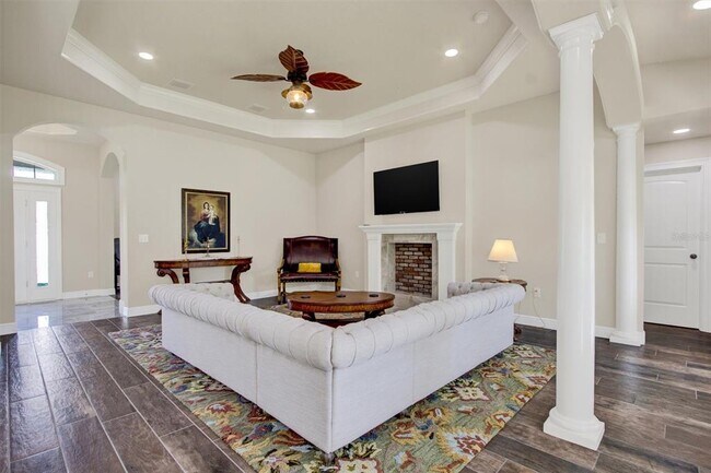 Building Photo - 6028 Sundown Dr