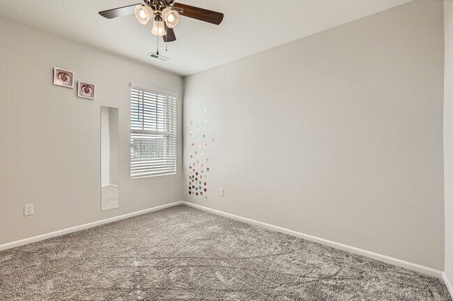 Building Photo - 395 Western Sky Cir