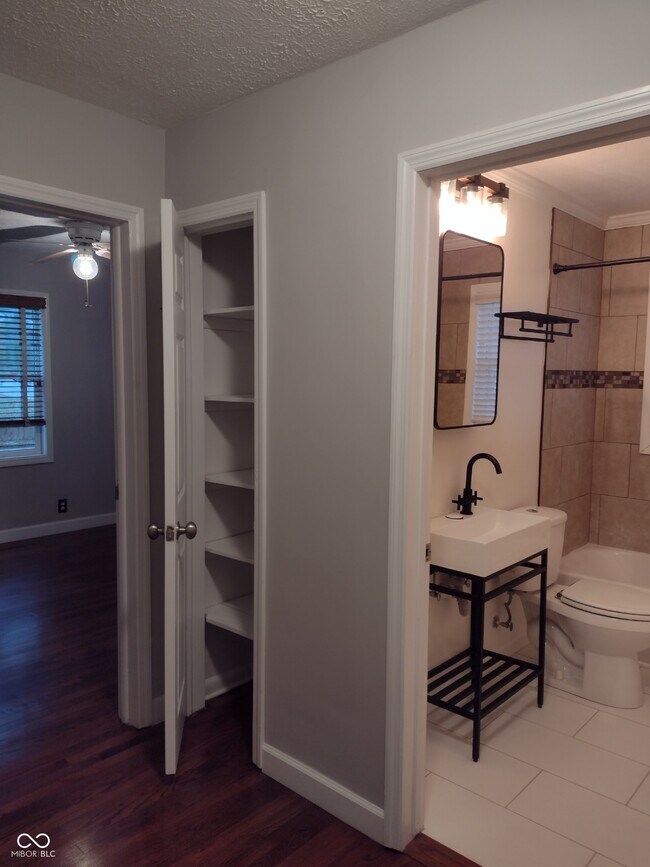 Building Photo - 10 Commerce Dr