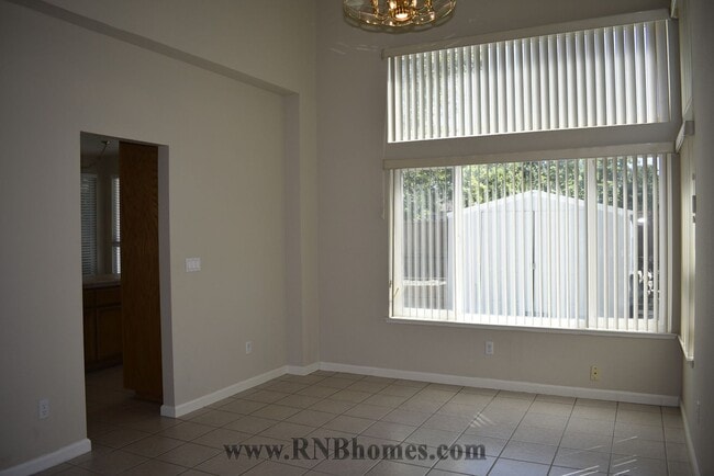 Building Photo - 2400 Carr Ct