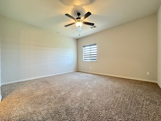 Building Photo - West El Paso 4 bed Refrig A/C