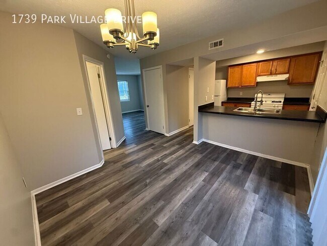 Building Photo - 1739 Park Village Dr