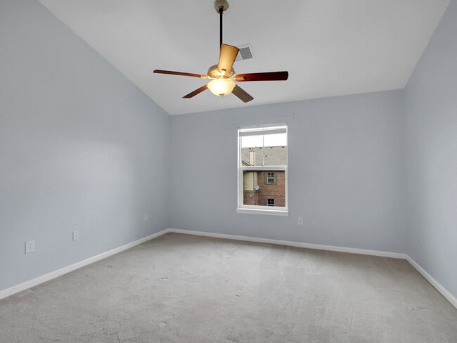 Building Photo - $1,745.95, Gorgeous 2-bed, 2-bath condo located in Aurora.