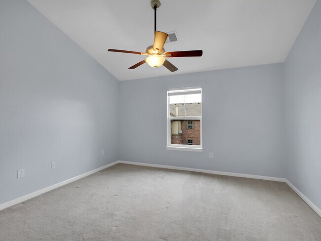 Building Photo - $1,750.00, Gorgeous 2-bed, 2-bath condo located in Aurora.