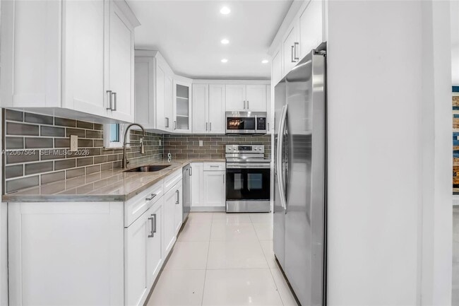 Building Photo - 9841 Dominican Dr