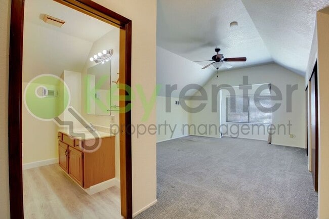 Building Photo - 809 N Hobson Ave