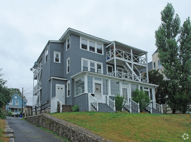 Primary Photo - 33 Seaview Ave