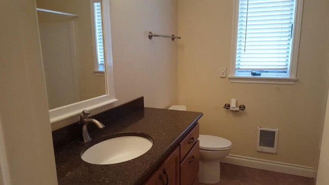 Building Photo - 3 bed 2 bath in Sequim