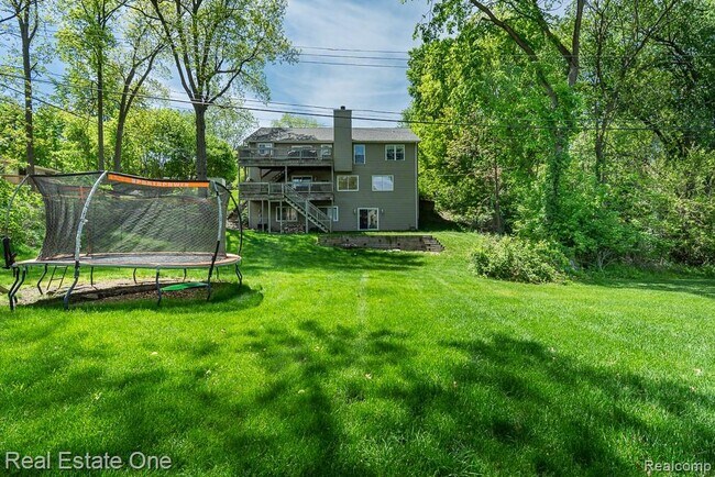 Building Photo - 668 Sherry Dr
