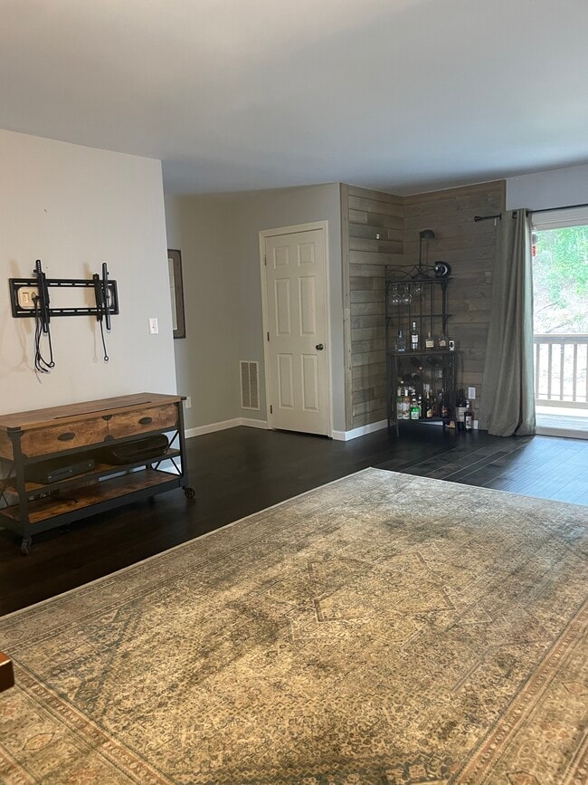 Building Photo - 74 Commodore Cmn