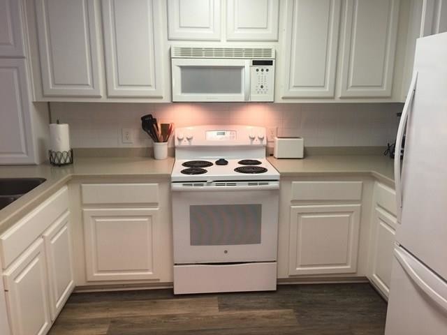 Building Photo - 200 Salt Air Dr